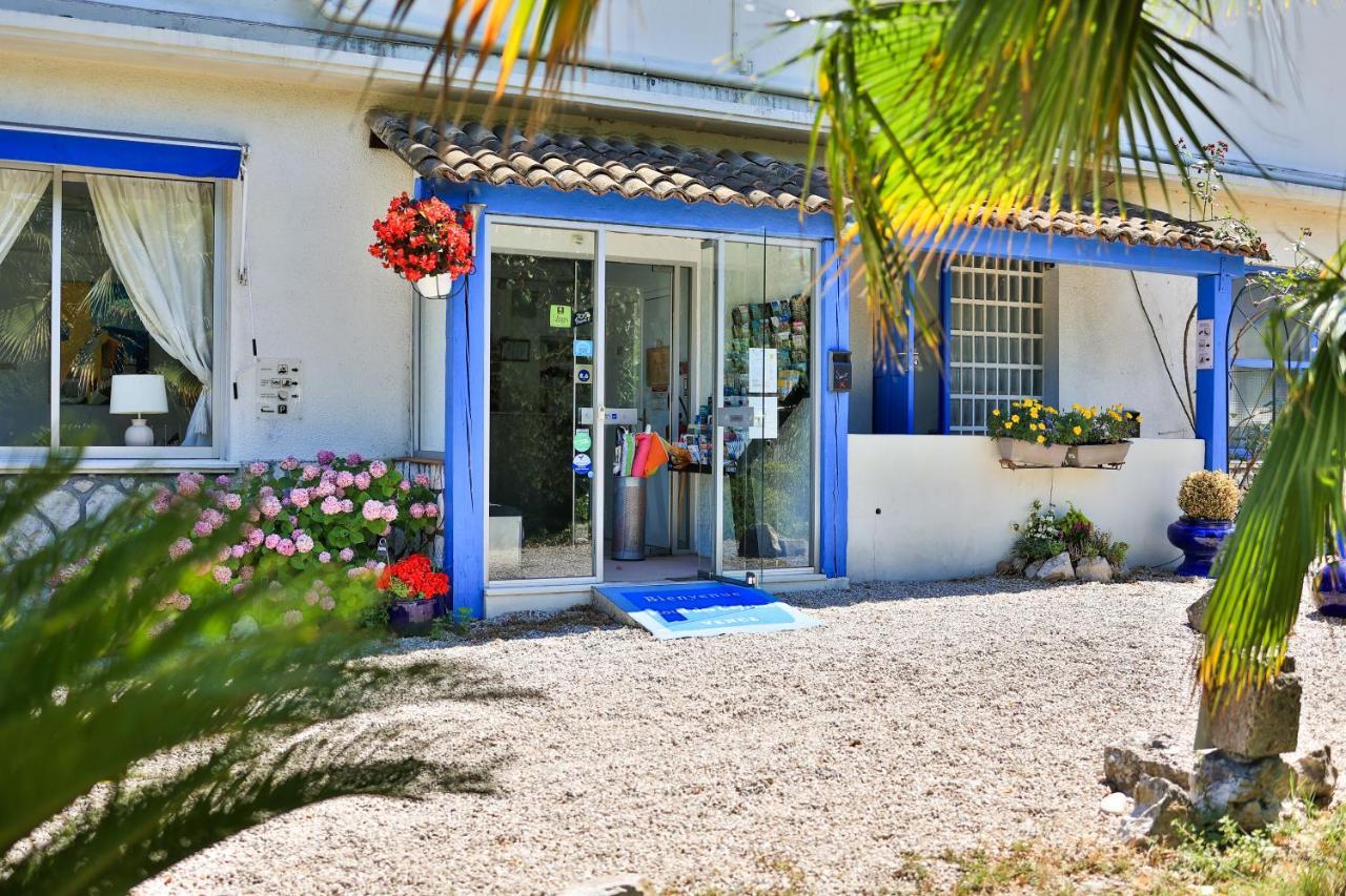 Logis Des Cayrons Hotel 3*